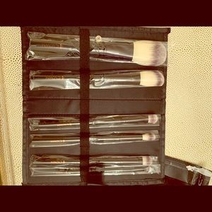 Brand new six Crown Make up brushes with case